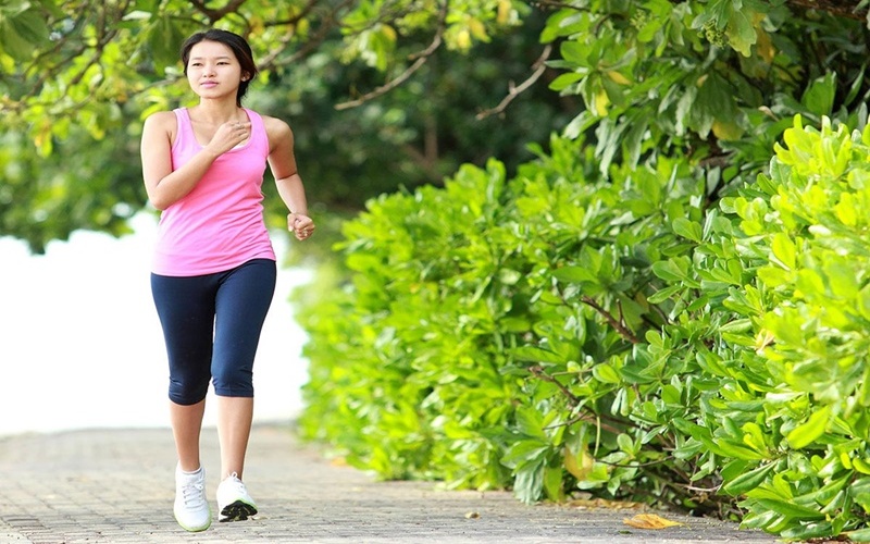 Đi bộ có giảm mỡ bụng không? Hướng dẫn cách đi bộ đốt mỡ thần tốc