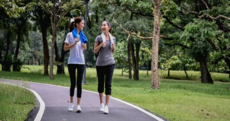 Đi bộ có giảm mỡ bụng không? Hướng dẫn đi bộ đúng cách