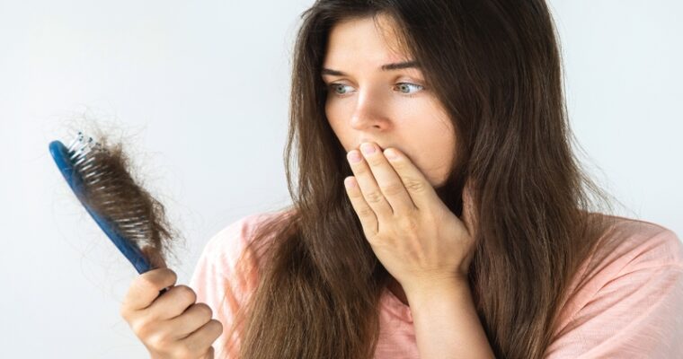 Cách khắc phục rụng tóc ở nữ giới hiệu quả ngay tại nhà